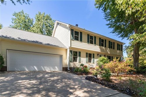 905 Northshore Ct, High Point, NC, 27265-1301 | Card Image