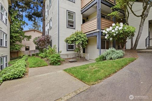 c101-8615 238th St Sw, Edmonds, WA, 98026-8997 | Card Image