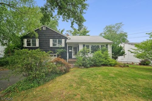 27 Oak Crest Rd, West Orange, NJ, 07052-1211 | Card Image