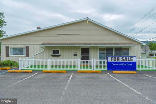 275 W Market St, Middleburg, PA, 17842-1022 | Card Image