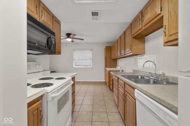2770 Two Worlds Dr, Condo with 2 bedrooms, 2 bathrooms and null parking in Columbus IN | Image 13