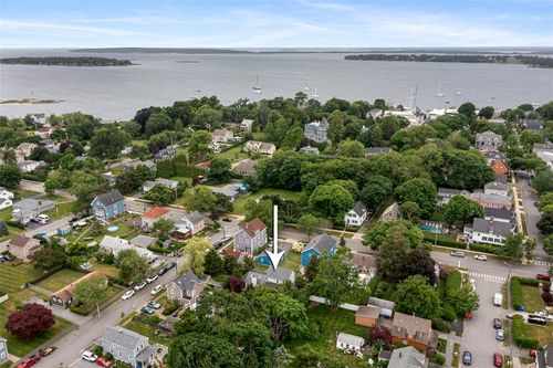 4 Garfield Ave, Bristol, RI, 02809-3112 | Card Image