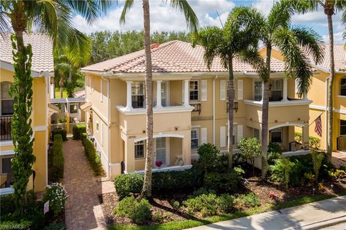 28700 Alessandria Cir, BONITA SPRINGS, FL, 34135-8276 | Card Image