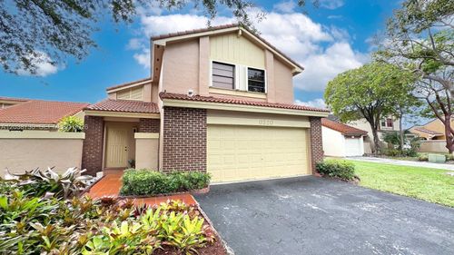 6320 Nw 173rd St, Hialeah, FL, 33015-4463 | Card Image