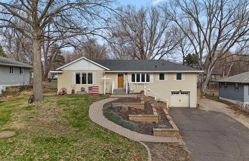 657 Granada Ave N, Oakdale, MN, 55128-6616 | Card Image