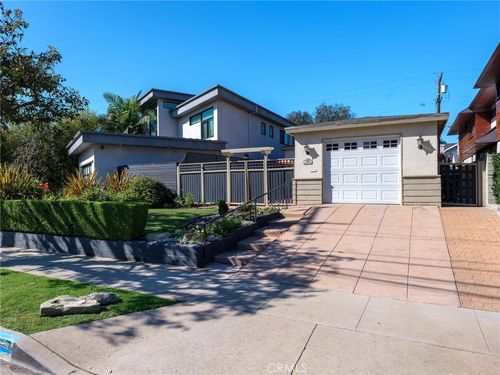 2205 Pacific Ave, Manhattan Beach, CA, 90266-2629 | Card Image