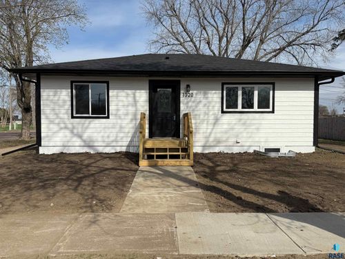 1320 N Lincoln Ave, Sioux Falls, SD, 57104-1108 | Card Image