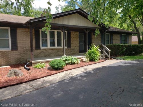 24694 Creekside Dr, Farmington Hills, MI, 48336-2014 | Card Image