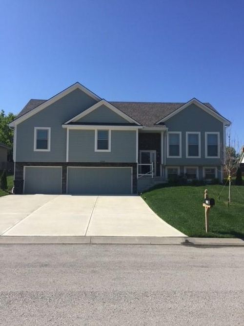 3808 Sw Mcdanial Ave, Blue Springs, MO, 64015-7460 | Card Image