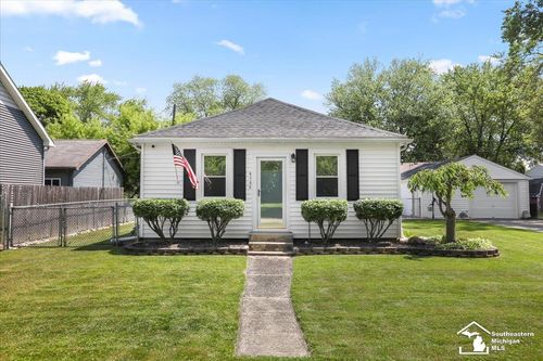 4162 9th St, Newport, MI, 48166-9675 | Card Image