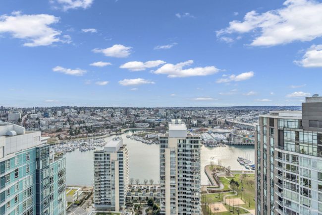 3902 - 1408 Strathmore Mews, Condo with 2 bedrooms, 2 bathrooms and 2 parking in Vancouver BC | Image 4