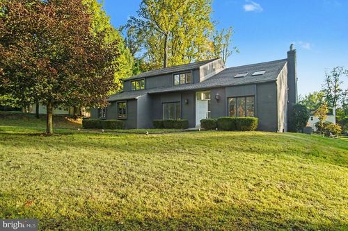 3 Harvey Ln, NEWTOWN SQUARE, PA, 19073-1913 | Card Image