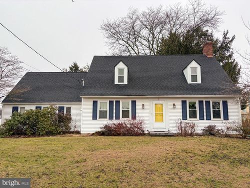 9 Lenker Ave, Selinsgrove, PA, 17870-9389 | Card Image