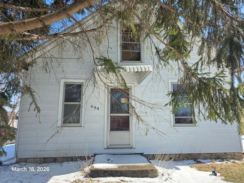 694 Montgomery Ave, EAST DUBUQUE, IL, 61025-1037 | Card Image
