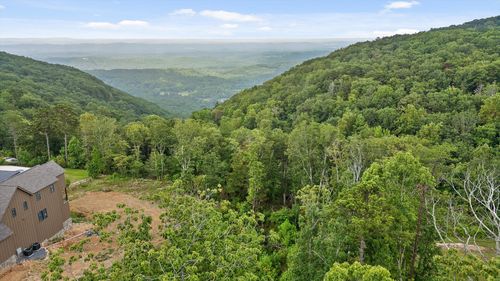 7980 Mountain Laurel Trl, Signal Mountain, TN, 37377-3005 | Card Image
