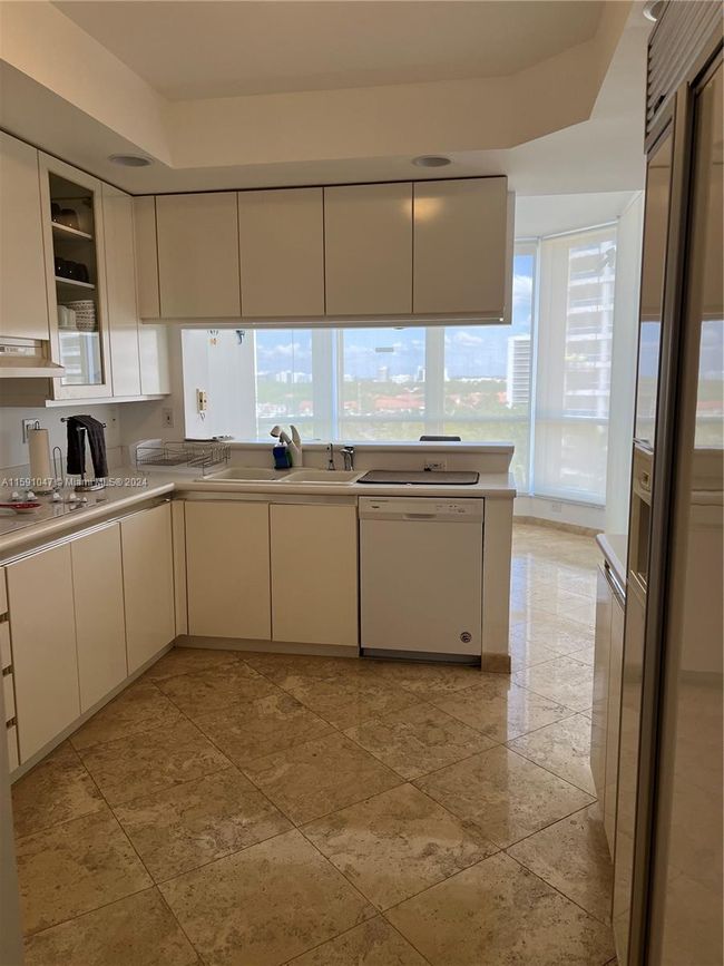 905 - 21150 Point Pl, Condo with 3 bedrooms, 2 bathrooms and null parking in Aventura FL | Image 16