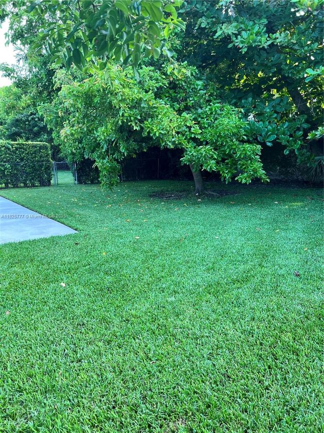 10820 - 10820 Sw 78 Th Ave, Home with 3 bedrooms, 2 bathrooms and null parking in Pinecrest FL | Image 7