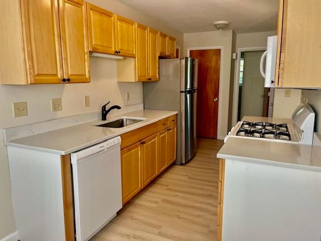 APT-5 - 91 Winnacunnet Rd, Condo with 1 bedrooms, 1 bathrooms and null parking in Hampton NH | Image 14