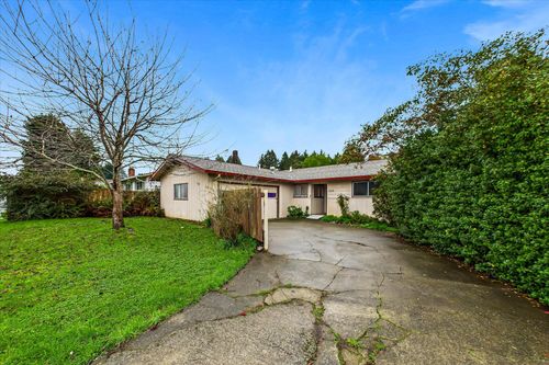 5864 Walnut Dr, Eureka, CA, 95503-6749 | Card Image