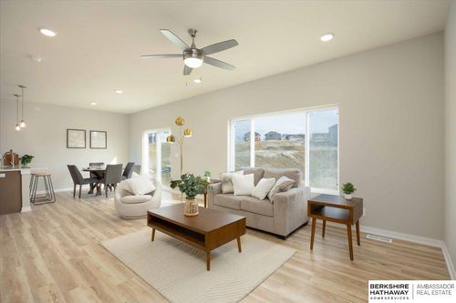 7921 N 94th Street, Omaha, NE, 68122 | Card Image