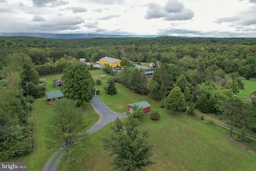 4615 Valley Rd, BERKELEY SPRINGS, WV, 25411-4809 | Card Image