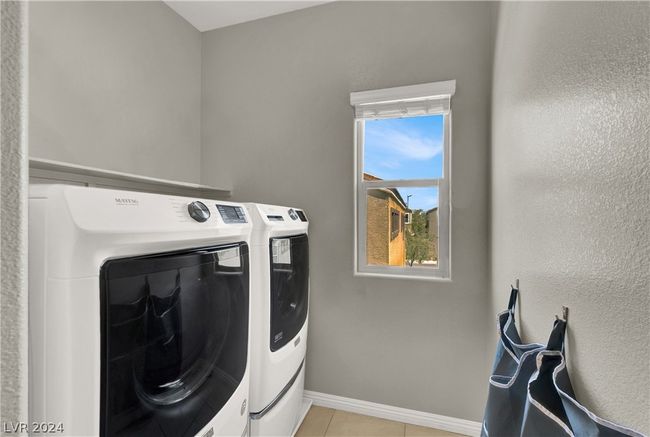 Laundry room upstairs | Image 21