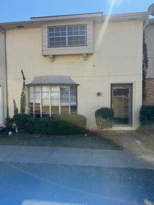 17-65 W Townhouse Ln, Grand Prairie, TX, 75052-6220 | Card Image