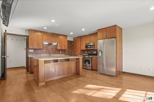 433 Post Rd, Darien, CT, 06820-3606 | Card Image