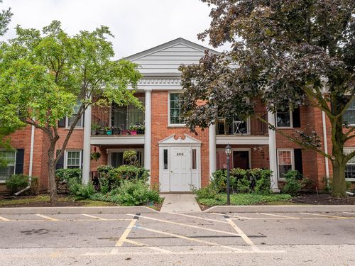 apt-204-530 Shorely Dr, Barrington, IL, 60010-3305 | Card Image