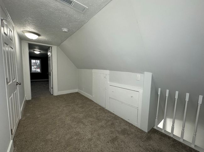 Upstairs common area | Image 15