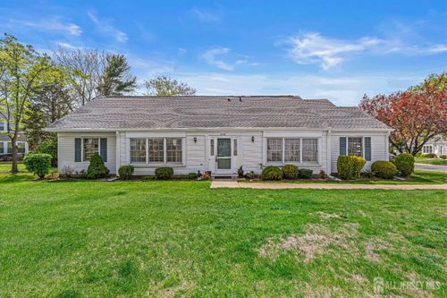 b-714 Victoria Ct, Monroe, NJ, 08831-1573 | Card Image