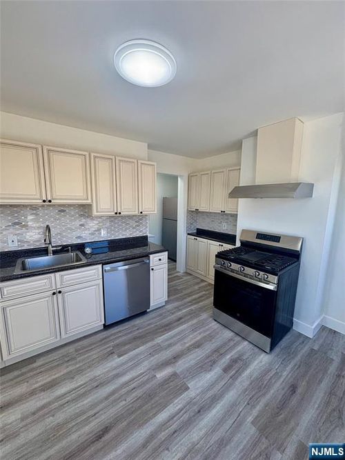 7 Franklin Ave, Harrison, NJ, 07029-1626 | Card Image