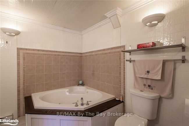 8 - 39 28th St S, Condo with 3 bedrooms, 2 bathrooms and 1 parking in Wasaga Beach ON | Image 23