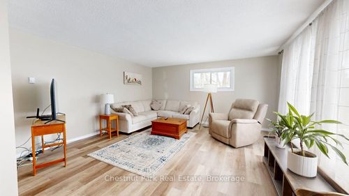 381 High St, Mactier, ON, P0C1H0 | Card Image