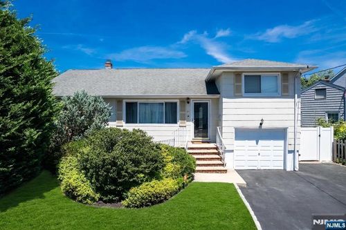 44 Lorrie Ln, Clifton, NJ, 07012-1821 | Card Image