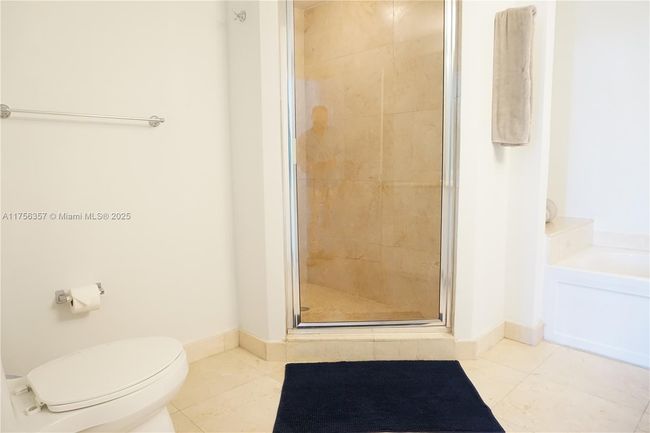APT-606 - 17555 Atlantic Blvd, Condo with 2 bedrooms, 2 bathrooms and null parking in Sunny Isles Beach FL | Image 12