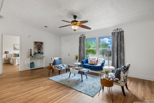 415 County Road 3822, San Antonio, TX, 78253-6898 | Card Image