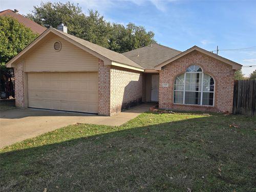 5537 Four Winds Dr, Arlington, TX, 76018-1852 | Card Image