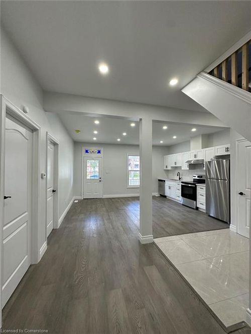 a-920 Concession St, Hamilton, ON, L8V1E8 | Card Image