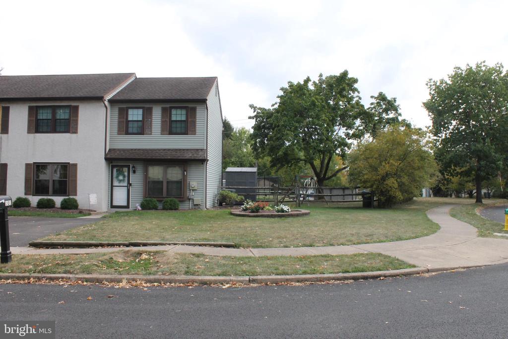 Redwood Dr, Quakertown, PA 18951