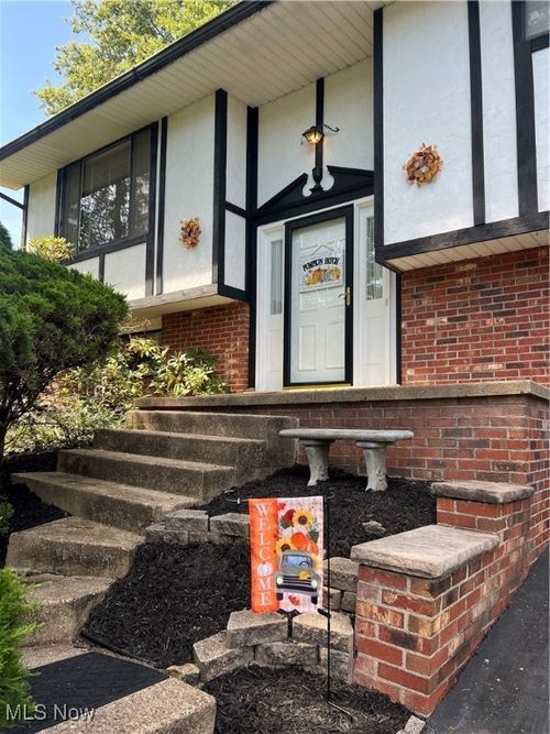 2805 Morningside Ave, Parkersburg, WV, 26101-2934 | Card Image