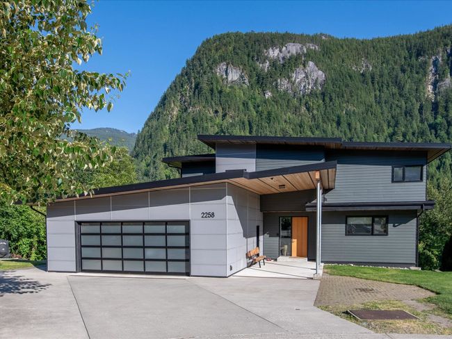 2258 Windsail Pl, House other with 5 bedrooms, 5 bathrooms and 7 parking in Squamish BC | Image 37
