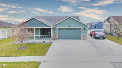 2805 25th St W, Williston, ND, 58801-3117 | Card Image