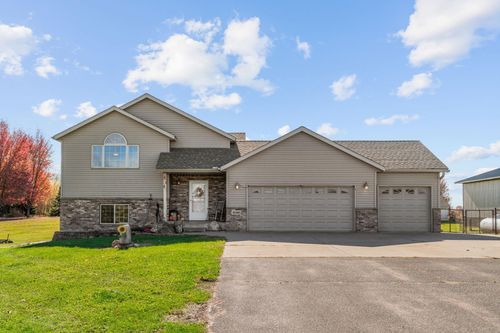 8046 Country View Dr, Pine City, MN, 55063-5860 | Card Image