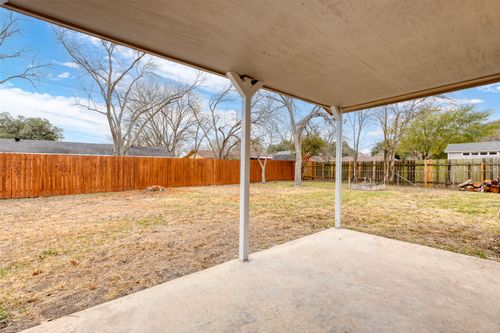 810 Vogel Dr, Lockhart, TX, 78644-3342 | Card Image