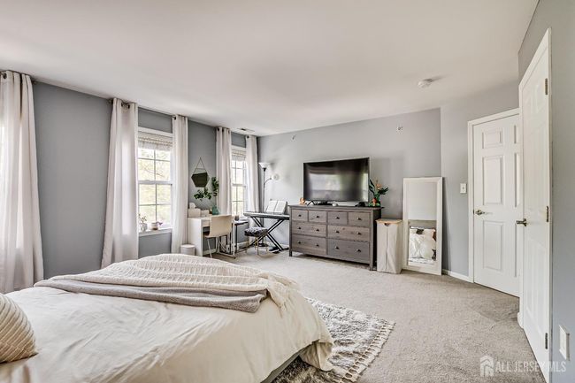 52 Central Square Park, Townhouse with 2 bedrooms, 2 bathrooms and null parking in Metuchen NJ | Image 31