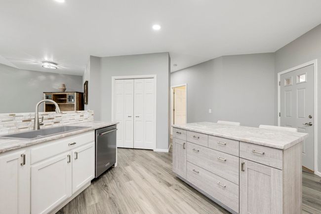 105 Community Dr, Condo with 3 bedrooms, 3 bathrooms and null parking in FALL RIVER WI | Image 7