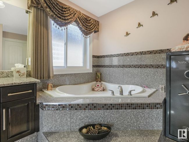 852 Wildwood Cres Nw, House other with 6 bedrooms, 5 bathrooms and 10 parking in Edmonton AB | Image 35