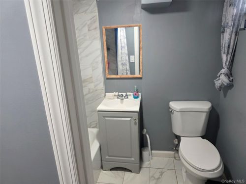 226 Swalm St, Westbury, NY, 11590-3827 | Card Image