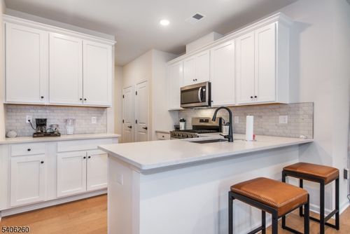 222 Jessie Pl, New Brunswick, NJ, 08901-5011 | Card Image